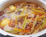 A picture of step 3 of Bún Bò Gân.