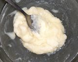 A picture of step 2 of White chocolate molten lawa.