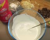 Foto del paso 6 de la receta Bizcocho con relleno de crema de semillas de amapolas y chocolate Toblerone