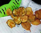 A picture of step 3 of Crispy brinjal and potato pakora.