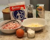 Foto del paso 1 de la receta: Miniquiches de bacon y queso con obleas