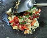 Foto langkah ke 4 dari resep Tumis daun singkong.