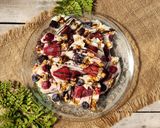 Foto del paso 5 de la receta: 🍓🫐🫙Bark helada de yogur griego, frutos rojos y avena con hilos de chocolate 🫙🫐🍓