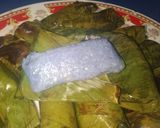 Foto langkah ke 5 dari resep Lemper Bunga Telang isi Ayam.