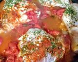 Foto del paso 1 de la receta: Pollo con salsa de tomate y cebollas