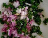 Foto del paso 2 de la receta: Cóctel de gambas y palitos de surimi al cilantro!