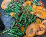 Gambar langkah 3 resipi Kacang Panjang Goreng Bersuhun.