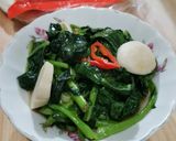 Foto langkah ke 4 dari resep Tumis Kailan Baso Pedas.