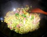 Foto del paso 6 de la receta: Guisantes secos salteados con setas y jamón currado