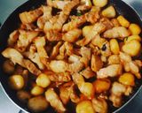 Hình bước làm 3 của món Thịt kho củ năng & rau răm