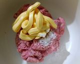 Foto langkah ke 2 dari resep Donat Red Velvet Keju.