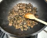 Foto del passaggio 5 della ricetta Conchiglie ai Funghi Misti