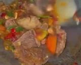 Foto langkah ke 6 dari resep Tumis daging sapi kecap.
