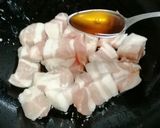รูปขั้นตอนการทำที่ 2 ของ หมูสามชั้นทอดน้ำปลา
