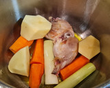 Foto del paso 3 de la receta: Caldo de verduras y pollo