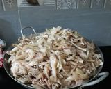 Hình bước làm 2 của món Giò thủ (Giò tai heo)