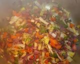 Foto del paso 3 de la receta: Potaje ligero de lentejas viudas (con verduras) en olla exprés
