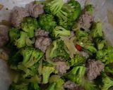 Foto langkah ke 11 dari resep Brokoli Bakso / Broccoli Meatballs.