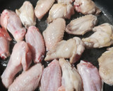 Foto del paso 1 de la receta: Pollo en pepitoria