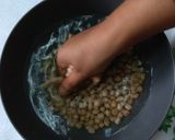 A picture of step 1 of Chickpeas Curry.