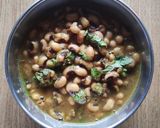 A picture of step 5 of Black eyed peas curry.