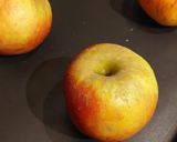 Une image de l'étape 2 de Pomme au four à la crème de petits beurre.