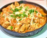 Foto del paso 4 de la receta: Pollo con salsa de queso sobre colchón de papas fritas 🇨🇱