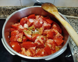 Foto del paso 4 de la receta: Salsa de Tomate frito casero con verdura en olla exprés