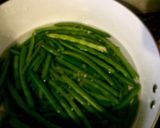 Foto del paso 2 de la receta: Cocina para principiantes: Chauchas y papas con huevitos de codorniz