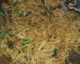 Foto langkah ke 4 dari resep Mie Goreng Pedas Sederhana.