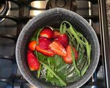 Foto del paso 3 de la receta: Infusión con fresas y limón 🧑🏻‍🍳