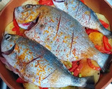 Foto del paso 5 de la receta: Cazuela de pescado de aparejo con patatas y ajos tiernos