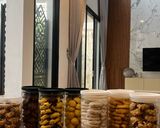 Foto langkah ke 8 dari resep Nastar, Putri Salju, Kastengel, Thumbprint Cookies, Banana Cookies, Chocohips Hazelnut Cookies.