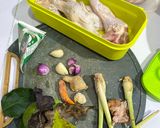 Foto langkah ke 1 dari resep Ayam Goreng Ungkep Bumbu Kuning Santan.