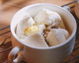 Hình bước làm 2 của món Bánh bao nhân thịt trứng