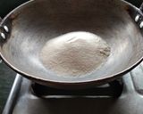 A picture of step 2 of रवा उपमा.