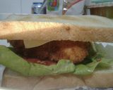Hình bước làm 11 của món Sandwich gà giòn cay