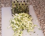 Foto del passaggio 4 della ricetta Quiche di pasta brisè con carciofi 🥧