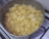 Foto del paso 1 de la receta: Ensalada de papas y huevos duros cremosas