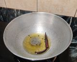 A picture of step 2 of Methi bhindi.