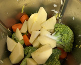 Foto del paso 2 de la receta: Crema de zanahoria, brócoli y manzana con puerro en Thermomix