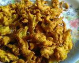 A picture of step 8 of Onion pakoda.
