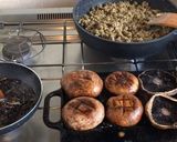 Foto del paso 1 de la receta: Portobellos rellenos con cordero a la mostaza