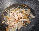 Foto langkah ke 3 dari resep Ayam Suwir Kuah Bawang.