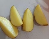 Foto langkah ke 1 dari resep Fried Potatoes Wedges.