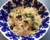 A picture of step 10 of Garlic butter rice with raisins.