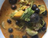 A picture of step 3 of Red Curry with Chicken Thighs, Straw Mushrooms, and Mixed Vegetables.