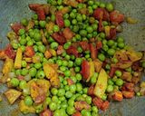 A picture of step 3 of Aloo Gajar Matar.