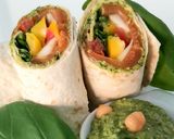 Une image de l'étape 1 de Wraps saumon fumé et houmous épinards basilic.