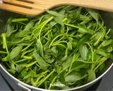 Foto langkah ke 3 dari resep Tumis Kangkung.